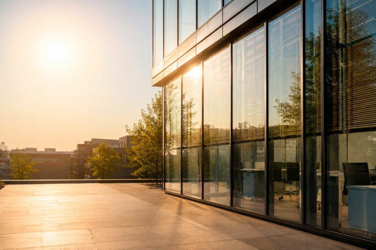 Films solaires pour entreprises : confort et lumière