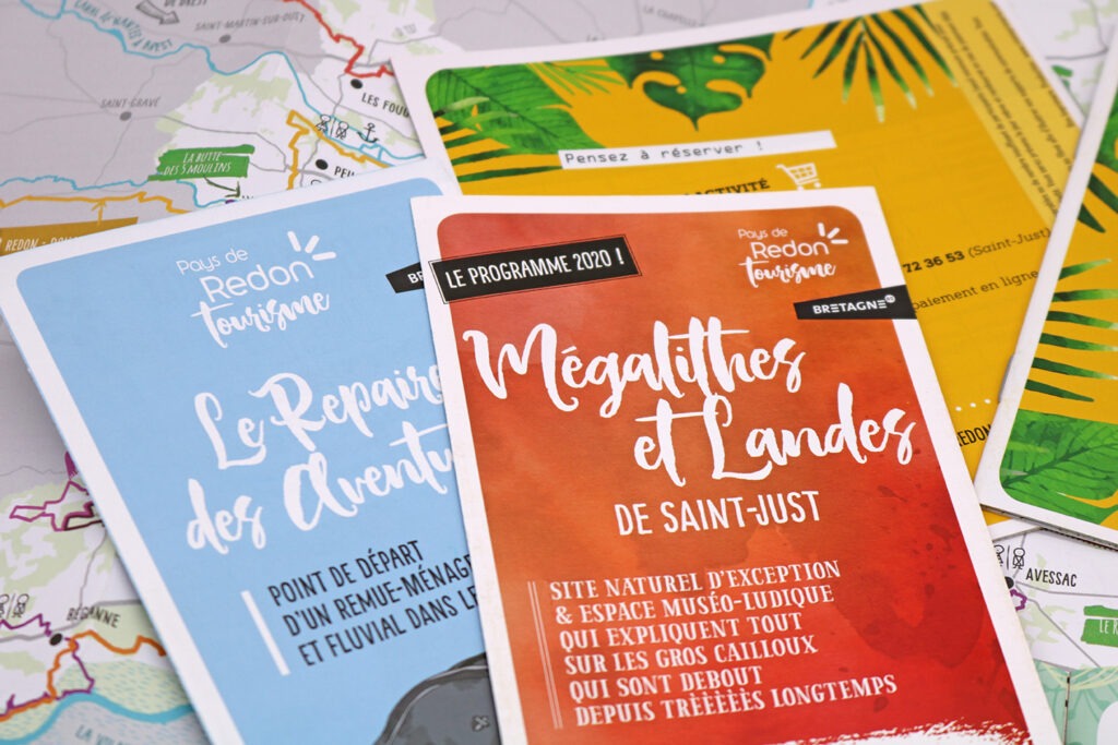 Ensemble dépliant touristique
